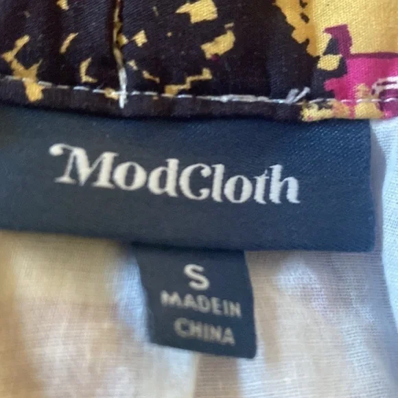 Modcloth Cityscape purple and burgundy building print skirt - Picture 5 of 6